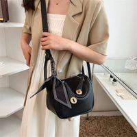 Women's Medium Pu Leather Solid Color Fashion Pillow Shape Buckle Crossbody Bag sku image 5