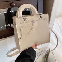 Femmes Petit Faux Cuir Couleur Unie Mode Carré Fermeture Éclair Sac Bandoulière main image 1