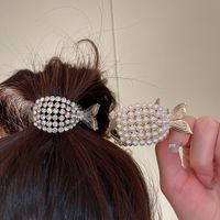 Mignon Poisson Alliage Placage Incruster Perles Artificielles Strass Griffes De Cheveux 1 Pièce main image 3
