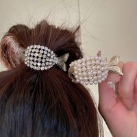Mignon Poisson Alliage Placage Incruster Perles Artificielles Strass Griffes De Cheveux 1 Pièce main image 4