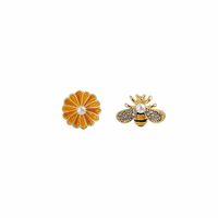 Fashion Bee Daisy Alloy Enamel Plating Rhinestones Pearl Ear Studs 1 Pair main image 5