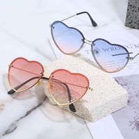Women's Fashion Heart Shape Pc Special-shaped Mirror Metal Sunglasses main image 1