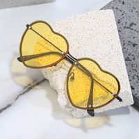 Women's Fashion Heart Shape Pc Special-shaped Mirror Metal Sunglasses main image 4