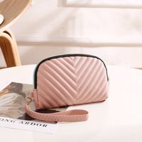 Fashion Stripe Quilted Shell Zipper Clutch Bag sku image 3