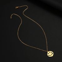 Collier De Visage Souriant De Marque Ronde Rétro Européenne Et Américaine Accessoires De Vêtements En Acier Inoxydable sku image 2