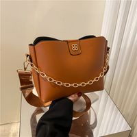 Women's Pu Leather Solid Color Fashion Chain Bucket Magnetic Buckle Crossbody Bag main image 4