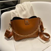Women's Pu Leather Solid Color Fashion Chain Bucket Magnetic Buckle Crossbody Bag main image 1