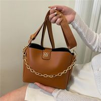 Women's Pu Leather Solid Color Fashion Chain Bucket Magnetic Buckle Crossbody Bag main image 3