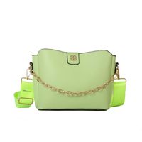 Women's Pu Leather Solid Color Fashion Chain Bucket Magnetic Buckle Crossbody Bag sku image 3