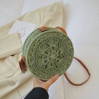 Women's Medium Straw Solid Color Ethnic Style Weave Round Magnetic Buckle Crossbody Bag sku image 1