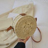 Women's Medium Straw Solid Color Ethnic Style Weave Round Magnetic Buckle Crossbody Bag sku image 2