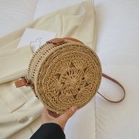 Women's Medium Straw Solid Color Ethnic Style Weave Round Magnetic Buckle Crossbody Bag sku image 3
