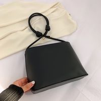 Women's Medium Pu Leather Solid Color Streetwear Embroidery Square Zipper Ruched Bag sku image 2
