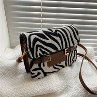 Women's Medium Pu Leather Color Block Leopard Vintage Style Square Magnetic Buckle Crossbody Bag sku image 3