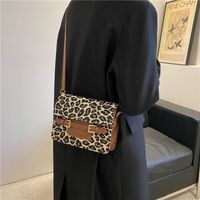 Women's Medium Pu Leather Color Block Leopard Vintage Style Square Magnetic Buckle Crossbody Bag main image 2