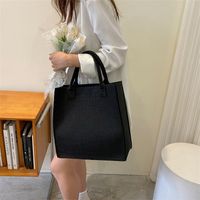 Women's Small Pu Leather Solid Color Streetwear Square Zipper Tote Bag main image 2