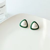 Simple Style Heart Shape Alloy Inlay Pearl Ear Studs 1 Pair main image 1