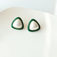 Simple Style Heart Shape Alloy Inlay Pearl Ear Studs 1 Pair main image 2