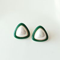 Simple Style Heart Shape Alloy Inlay Pearl Ear Studs 1 Pair sku image 1