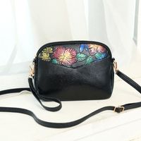 Women's Mini Pu Leather Flower Fashion Embroidery Round Zipper Crossbody Bag sku image 2