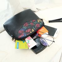 Women's Mini Pu Leather Flower Fashion Embroidery Round Zipper Crossbody Bag main image 5
