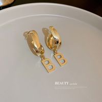 Mode Metall Design Ohrringe Unregelmäßig Kreis Weiblich Übertrieben Retro Ohrringe sku image 79