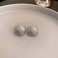 Mode Metall Design Ohrringe Unregelmäßig Kreis Weiblich Übertrieben Retro Ohrringe sku image 66