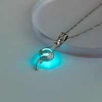 Vintage Style Heart Shape Wings Snake Alloy Luminous Resin Pendant Necklace 1 Piece sku image 2