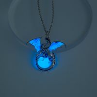 Vintage Style Heart Shape Wings Snake Alloy Luminous Resin Pendant Necklace 1 Piece sku image 5