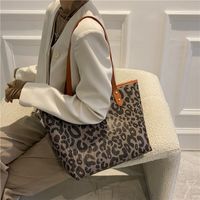 Large Capacity Bag Women's Bag Autumn And Winter 2021 New Fashion Shoulder Bag Leisure Commute Simple Design Tote Bag main image 5