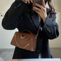Women's Small Pu Leather Solid Color Streetwear Chain Square Magnetic Buckle Crossbody Bag main image 3