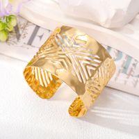 Vintage Style Rhombus Alloy Plating Hollow Out Women's Bangle 1 Piece main image 1