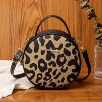 Women's Medium All Seasons Pu Leather Leopard Fashion Round Zipper Circle Bag sku image 1
