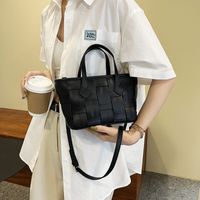 Women's Medium Pu Leather Solid Color Vintage Style Square Zipper Crossbody Bag main image 3