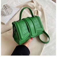 Mujeres Medio Cuero Sintético Color Sólido Moda Cuadrado Hebilla Magnética Bolso Bandolera sku image 2