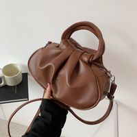 Women's Medium All Seasons Pu Leather Solid Color Streetwear Magnetic Buckle Ruched Bag main image 4