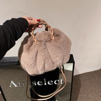 Women's Medium All Seasons Plush Solid Color Fashion Pillow Shape Magnetic Buckle Cloud Shape Bag main image 5