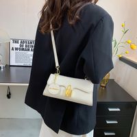 Women's Medium All Seasons Pu Leather Solid Color Streetwear Square Lock Clasp Underarm Bag main image 3