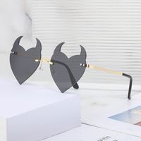 Women's Fashion Heart Shape Pc Special-shaped Mirror Metal Frameless Sunglasses main image 1