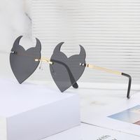 Women's Fashion Heart Shape Pc Special-shaped Mirror Metal Frameless Sunglasses main image 6