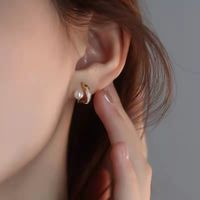 Mode Géométrique Alliage Incruster Perles Artificielles Femmes Boucles D'oreilles 1 Paire main image 1