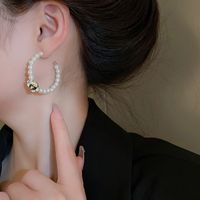 Mode Fleur Alliage Placage Perles Artificielles Femmes Des Boucles D'oreilles 1 Paire main image 4