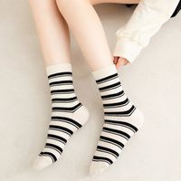 Women's Casual Smiley Face Cotton Jacquard Crew Socks main image 3