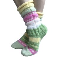 Frau Mode Streifen Polyester Jacquard Crew Socken main image 4