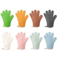 Simple Style Heart Shape Silica Gel Heat Resistant Gloves main image 1