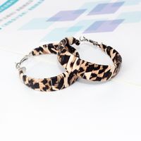 1 Pair Simple Style C Shape Leopard Crocodile Handmade Pu Leather Alloy Hoop Earrings main image 3