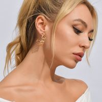 1 Pair Simple Style C Shape Heart Shape Gold Plated Copper Ear Studs main image 5