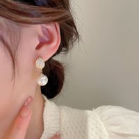 Élégant Feuilles Le Cuivre Plaqué Or Perles Artificielles Zircon Boucles D'oreilles 1 Paire main image 2