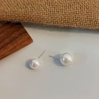 Simple Style Pearl Alloy Stoving Varnish Artificial Pearls Women's Ear Studs 1 Pair main image 3