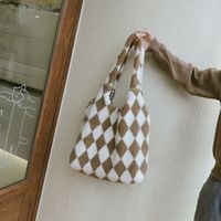 Women's Vintage Style Lingge Plush Shopping Bags main image 5